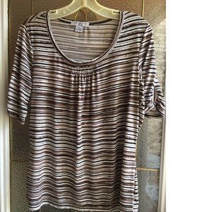 Liz Claiborne Blouse, Scooped neck, Sleeves above elbow, Size PL.